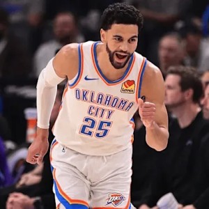 开云官网-阿杰伊-米切尔半场11中8，三分2中2得到18分3篮板2助攻2抢断